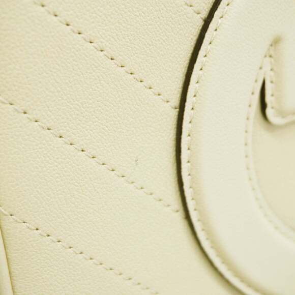 GUCCI White Leather Shoulder Bag - Picture 6 of 8